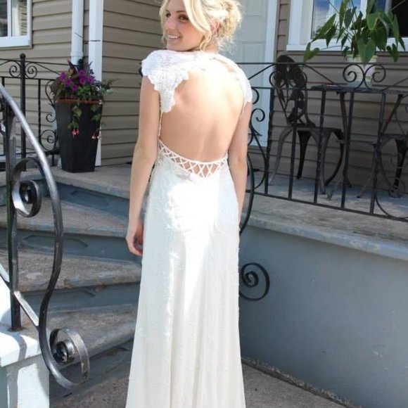 Formal dress - Picture 1 of 5